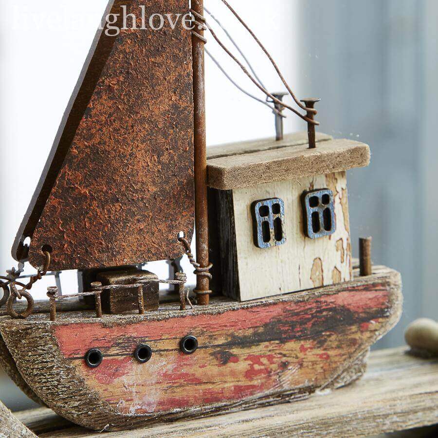 Navira | Bullaugen Spiegel aus Holz mit Segelboot, 24 cm