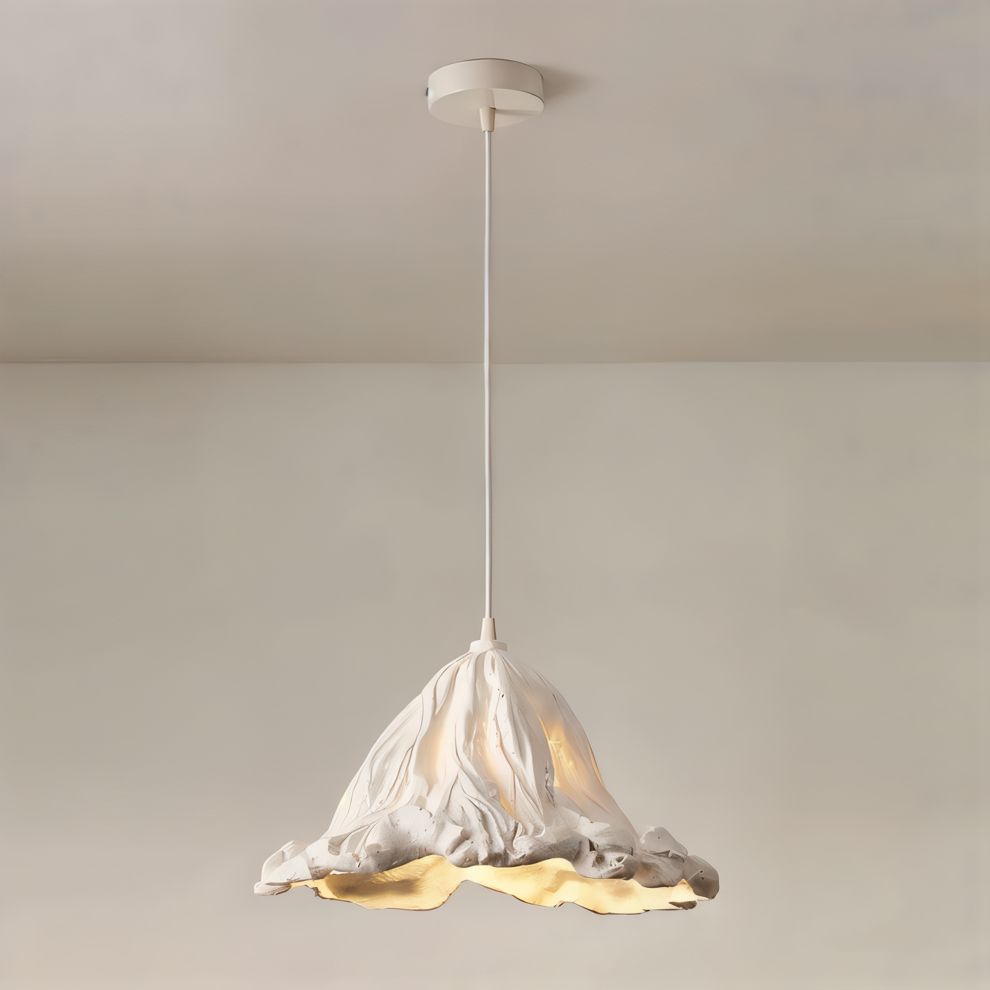 Cirenna | Lampada a sospensione artistica in resina sintetica dal design vulcanico