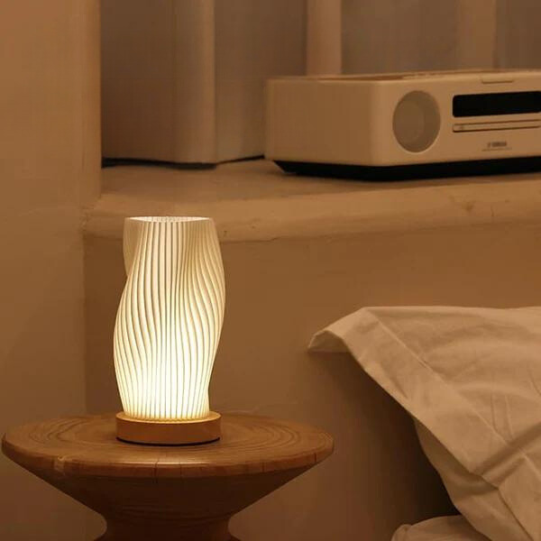 Wavecrest Aura | Lampada da tavolo LED dal design ondulato