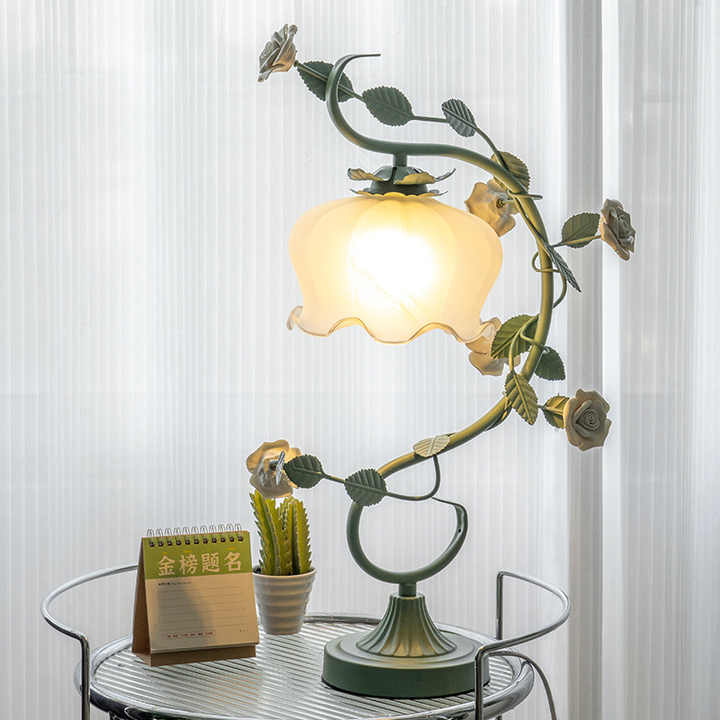 Rosara Bloom | Lampada da tavolo LED con decorazioni a fiori di rosa