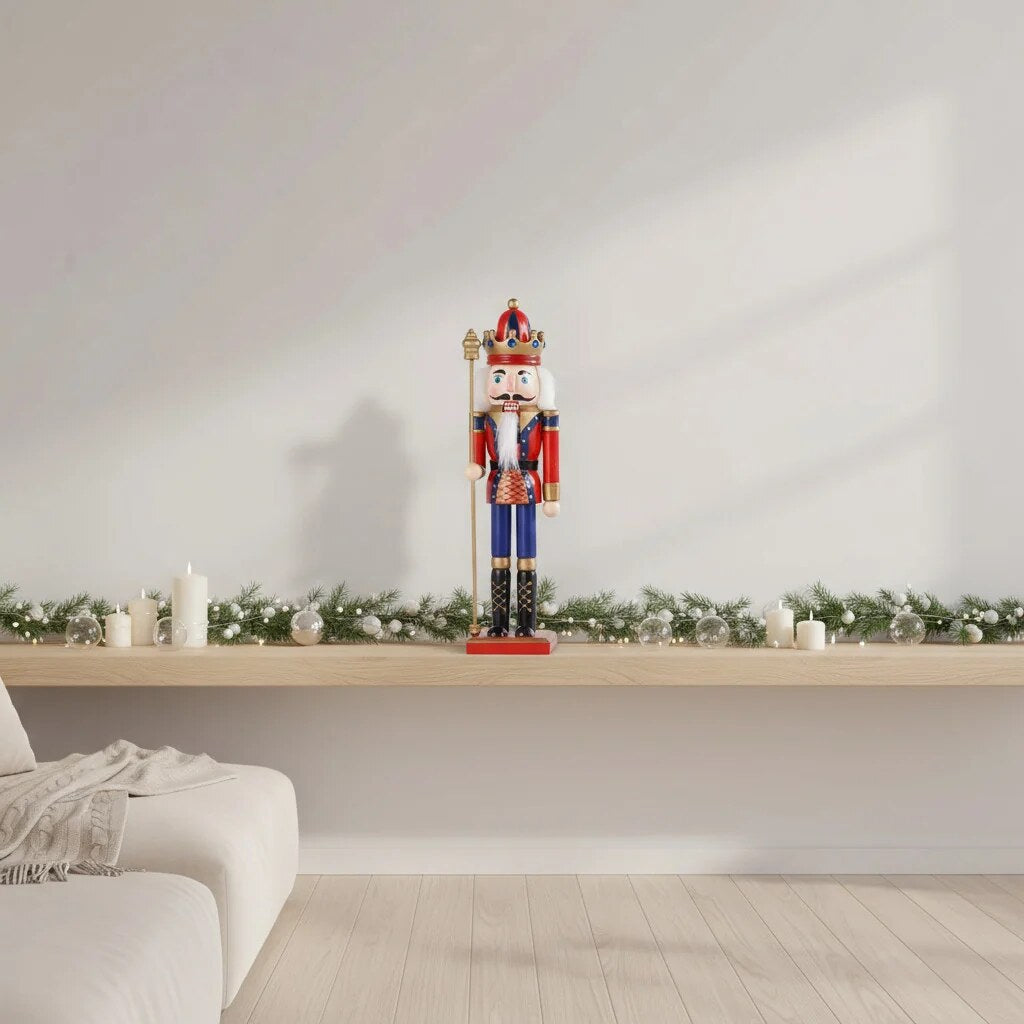 Knackwin | Handgefertigte Weihnachtsfigur aus Holz mit bemalter Uniform