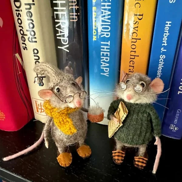 Pipsela | Handgefertigter Weihnachtsanhänger Filzmaus aus Wolle, 7,5 cm