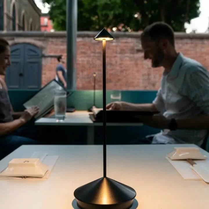 Liora Beam | Lampada da tavolo LED minimalista in alluminio