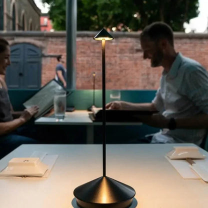 Liora Beam | Lampada da tavolo LED minimalista in alluminio