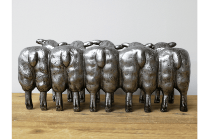 Lammora | Pflanzkasten mit Schafen aus Kunstharz, 32 cm