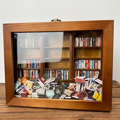 Librina | Mini Bücherregal aus Holz mit ca. 200 Miniaturbüchern, handgemacht