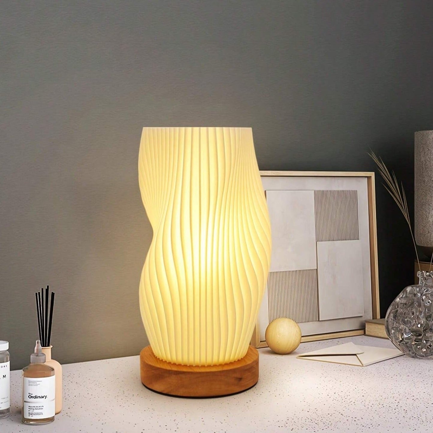 Wavecrest Aura | Lampada da tavolo LED dal design ondulato
