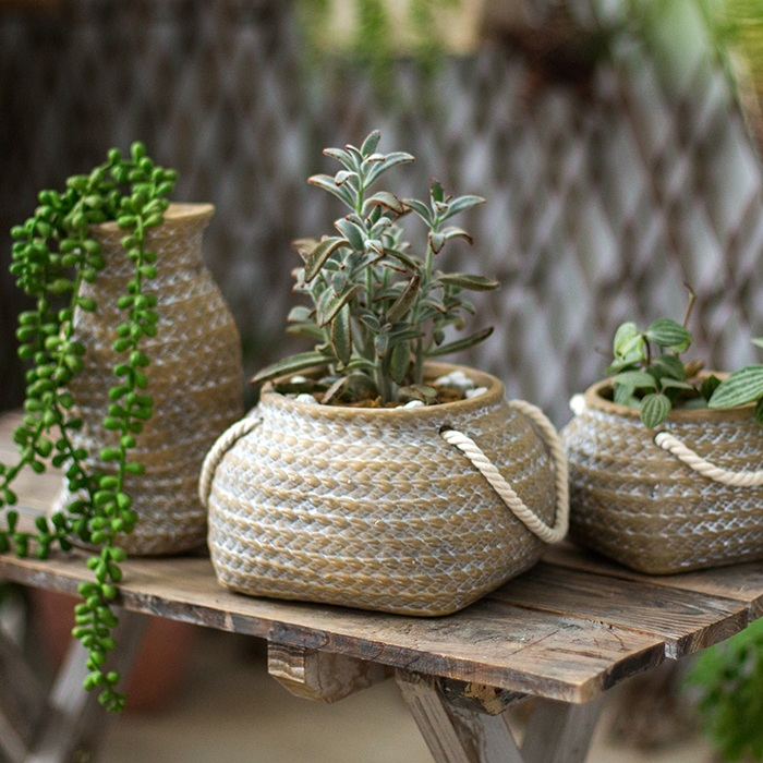 Terrana Jute | Vaso rustico in ceramica con manici in corda dal design a borsa di canapa