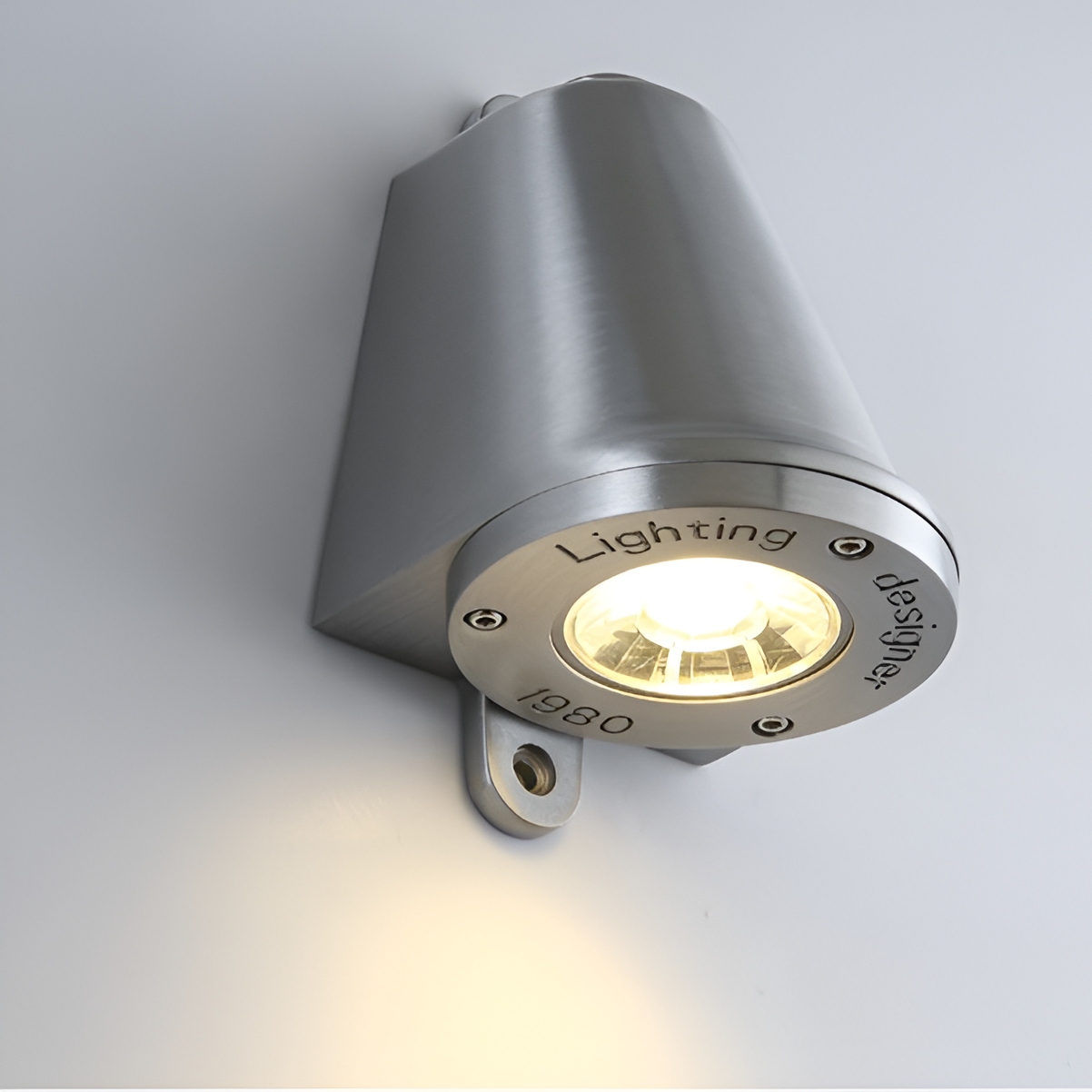 Minimalist LED outdoor wall lamp made of aluminum – weatherproof