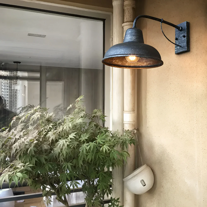 Lampada da parete esterna industriale in metallo – design resistente alle intemperie