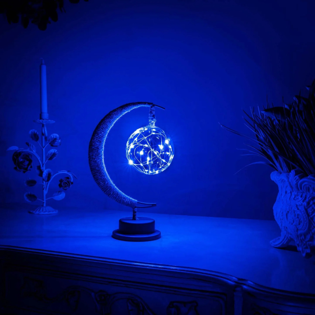 Solvix Lunae | Moon-shaped desk lamp with magical lighting effect