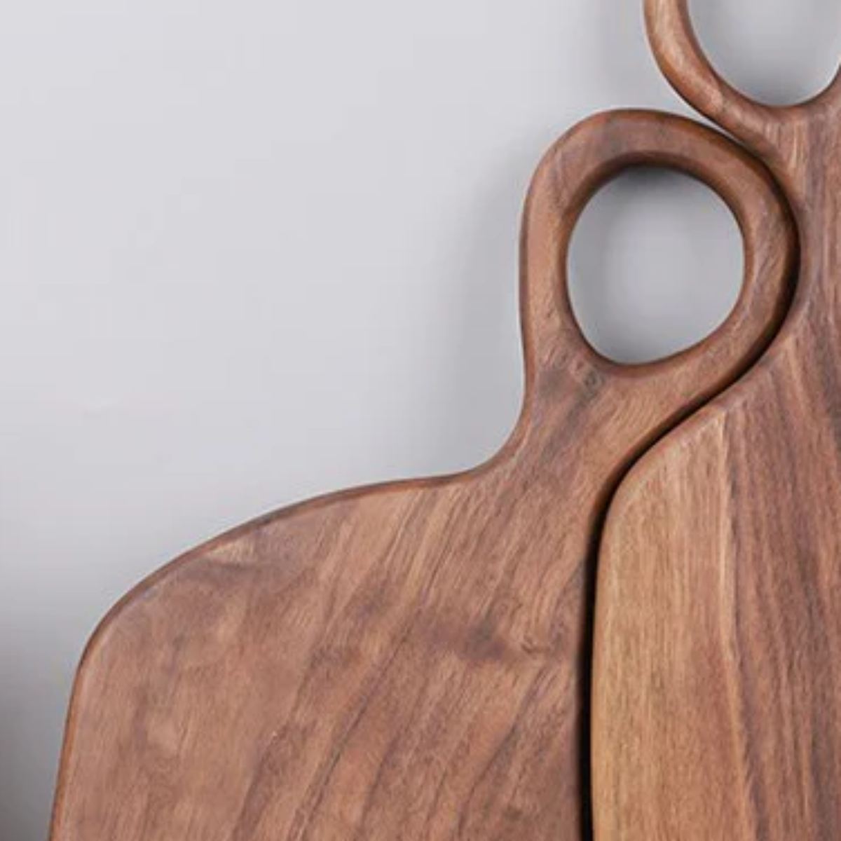 Lignara Zoë | Tagliere in legno di noce con foro per appendere