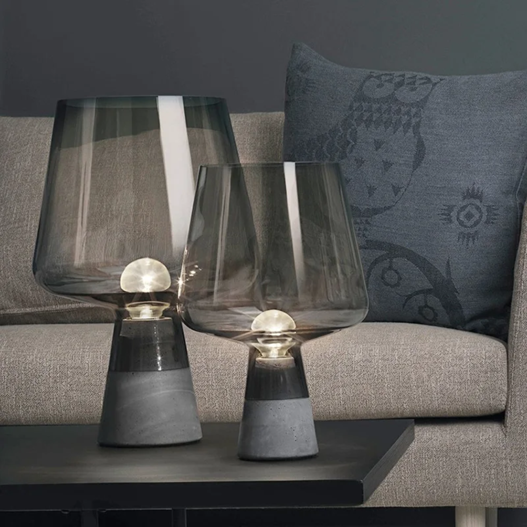 Lampada da tavolo industriale | Realizzata a mano e robusta | Luce calda | Vetro e pietra