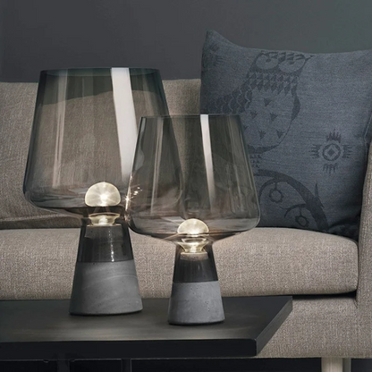 Lampada da tavolo industriale | Realizzata a mano e robusta | Luce calda | Vetro e pietra