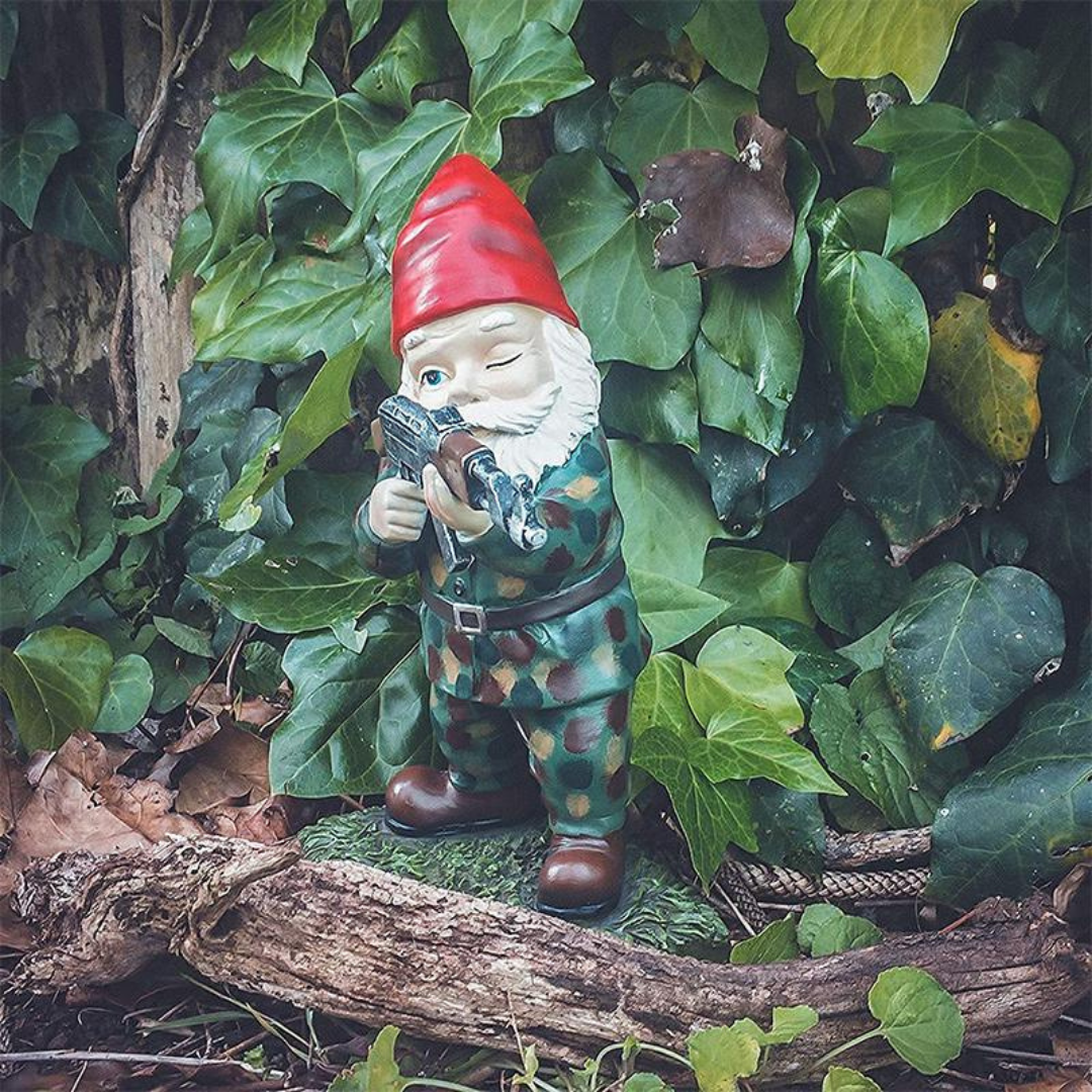 Nano da giardino militare | Nano in uniforme mimetica | Figura da giardino resistente alle intemperie | Resina