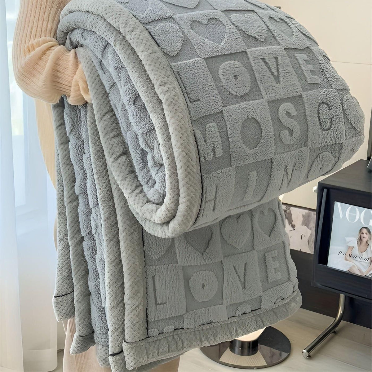 Cordalie | Manta reversible de forro polar coral con estampado de corazones y letras