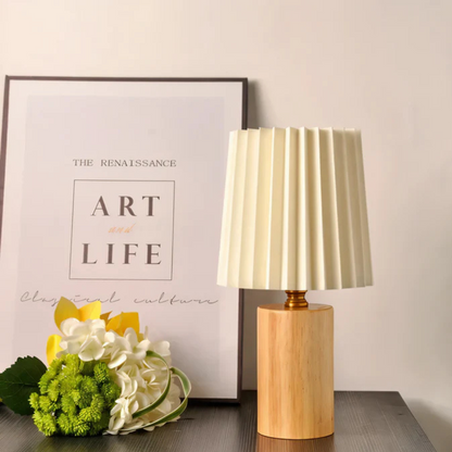 Lampada da tavolo LED in legno dal design scandinavo