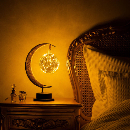 Solvix Lunae | Moon-shaped desk lamp with magical lighting effect