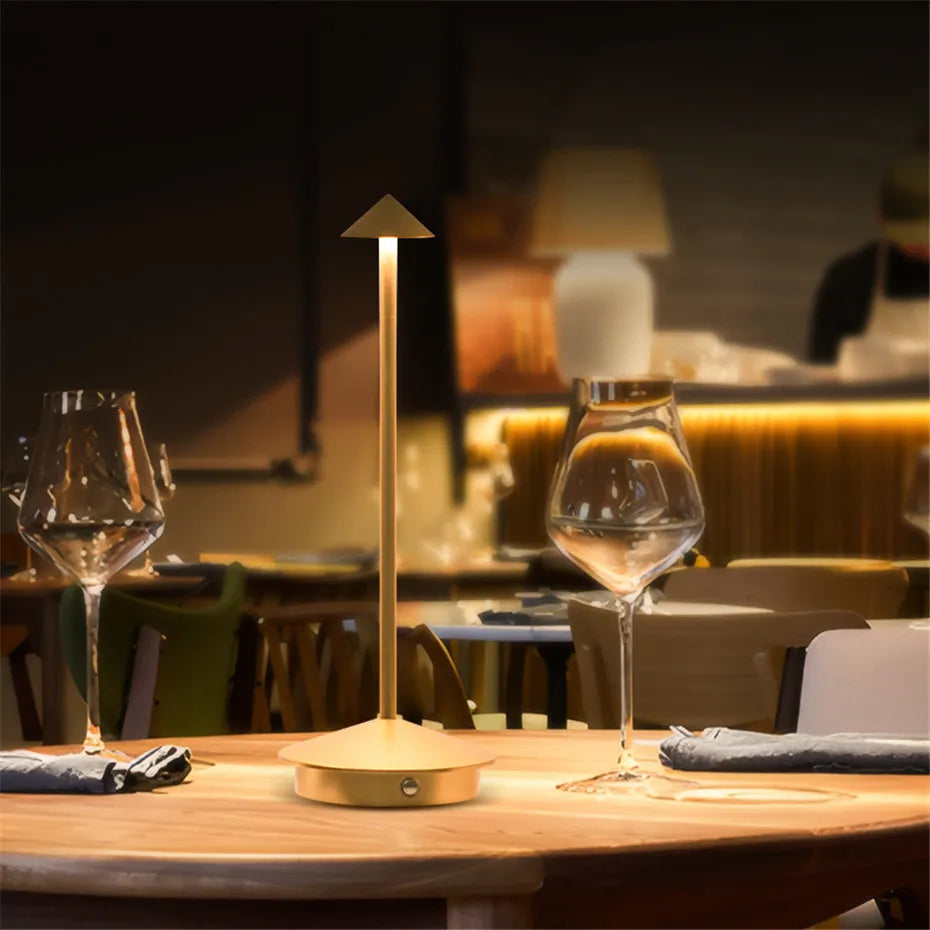 Liora Beam | Lampada da tavolo LED minimalista in alluminio