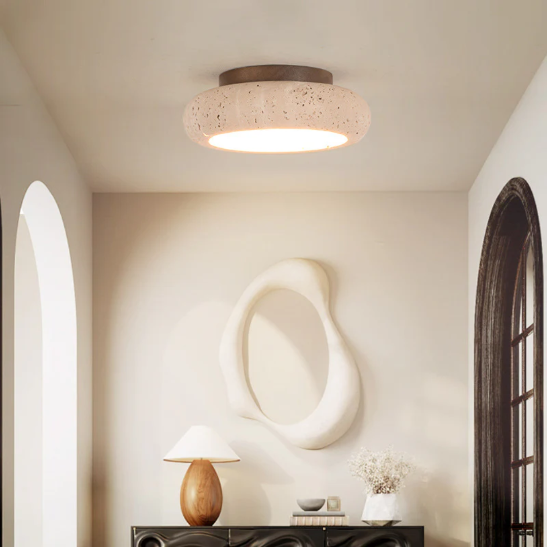 Rava Lys | Lampada da soffitto in travertino Wabi Sabi con dettaglio in legno