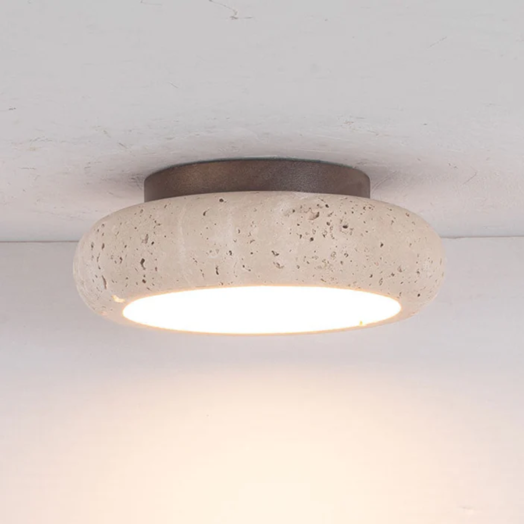 Rava Lys | Lampada da soffitto in travertino Wabi Sabi con dettaglio in legno