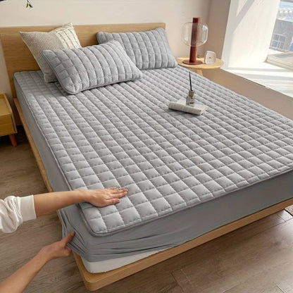 Waterproof mattress cover | Breathable mattress protector against liquids & stains