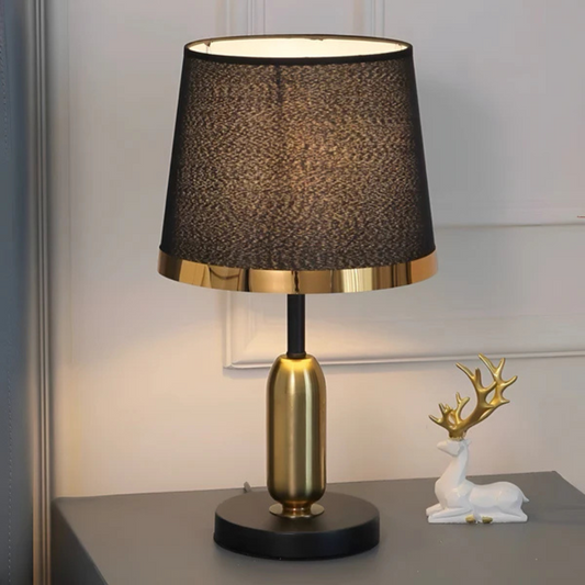 Cilo Noctura | Lampada da tavolo con paralume in tessuto nero dal design moderno