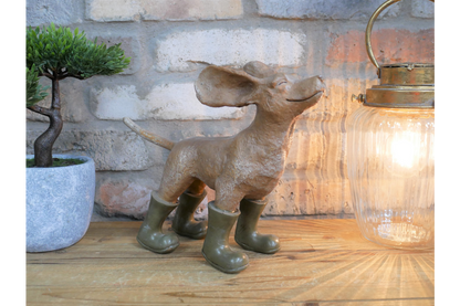Windolo | Dekoration Hundefigur im Wind mit Gummistiefeln aus Kunstharz