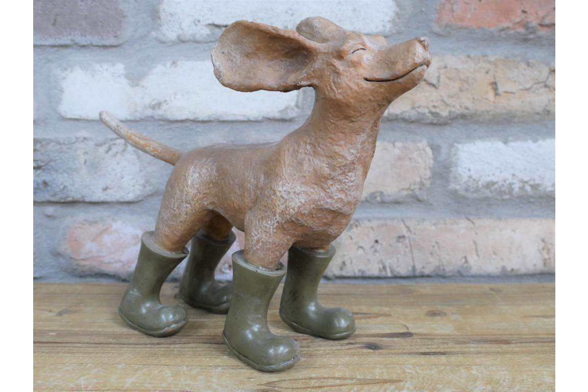 Windolo | Dekoration Hundefigur im Wind mit Gummistiefeln aus Kunstharz
