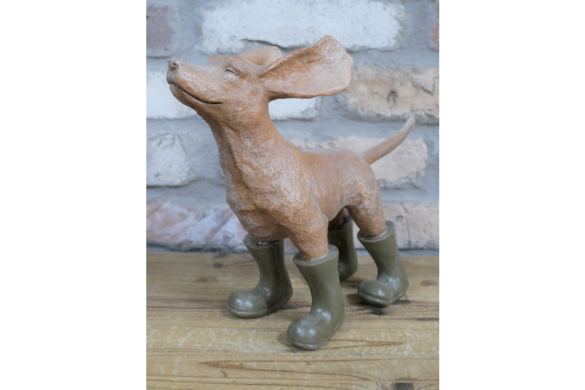 Windolo | Dekoration Hundefigur im Wind mit Gummistiefeln aus Kunstharz
