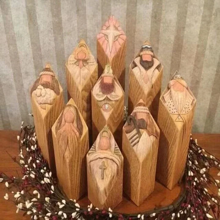 Velmora | Weihnachtskrippe mit 9 Krippenfiguren in Holzoptik aus Kunstharz