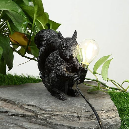 Squirola | Lampada da tavolo LED con figura di scoiattolo in stile scandinavo