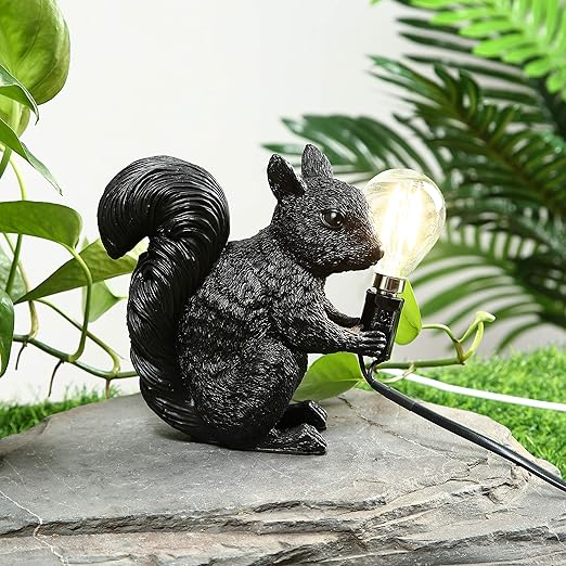 Squirola | Lampada da tavolo LED con figura di scoiattolo in stile scandinavo