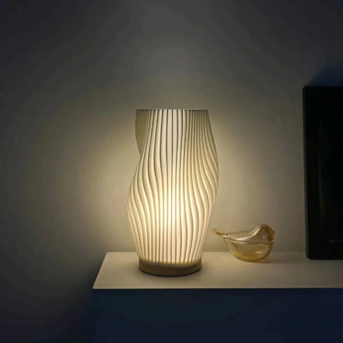 Wavecrest Aura | Lampada da tavolo LED dal design ondulato