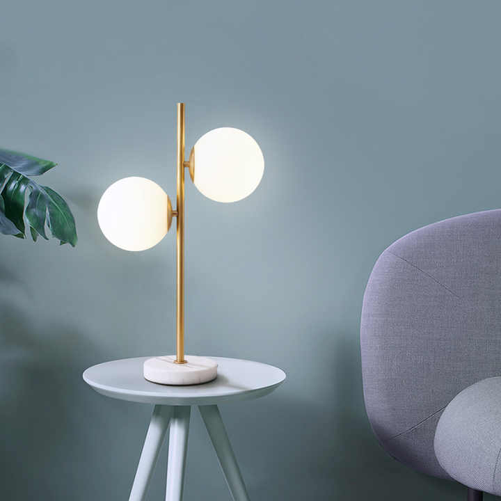 Castelora | Lampada da tavolo LED scultorea dal design moderno