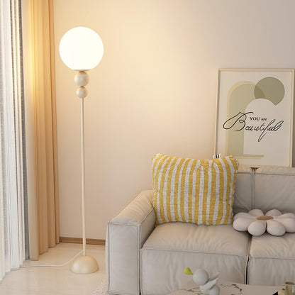 Clavora Linea | Lampada da terra LED con silhouette snella in stile nordico
