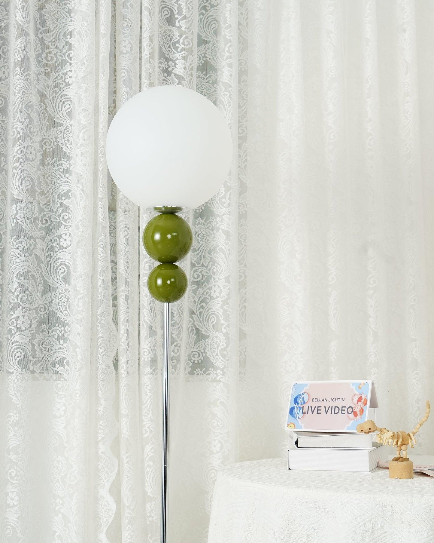 Clavora Linea | Lampada da terra LED con silhouette snella in stile nordico