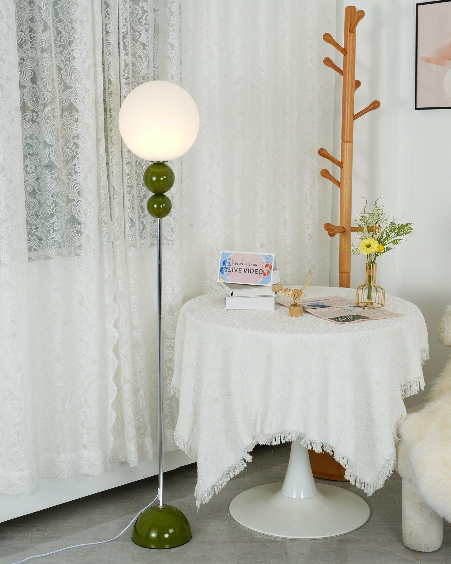Clavora Linea | Lampada da terra LED con silhouette snella in stile nordico