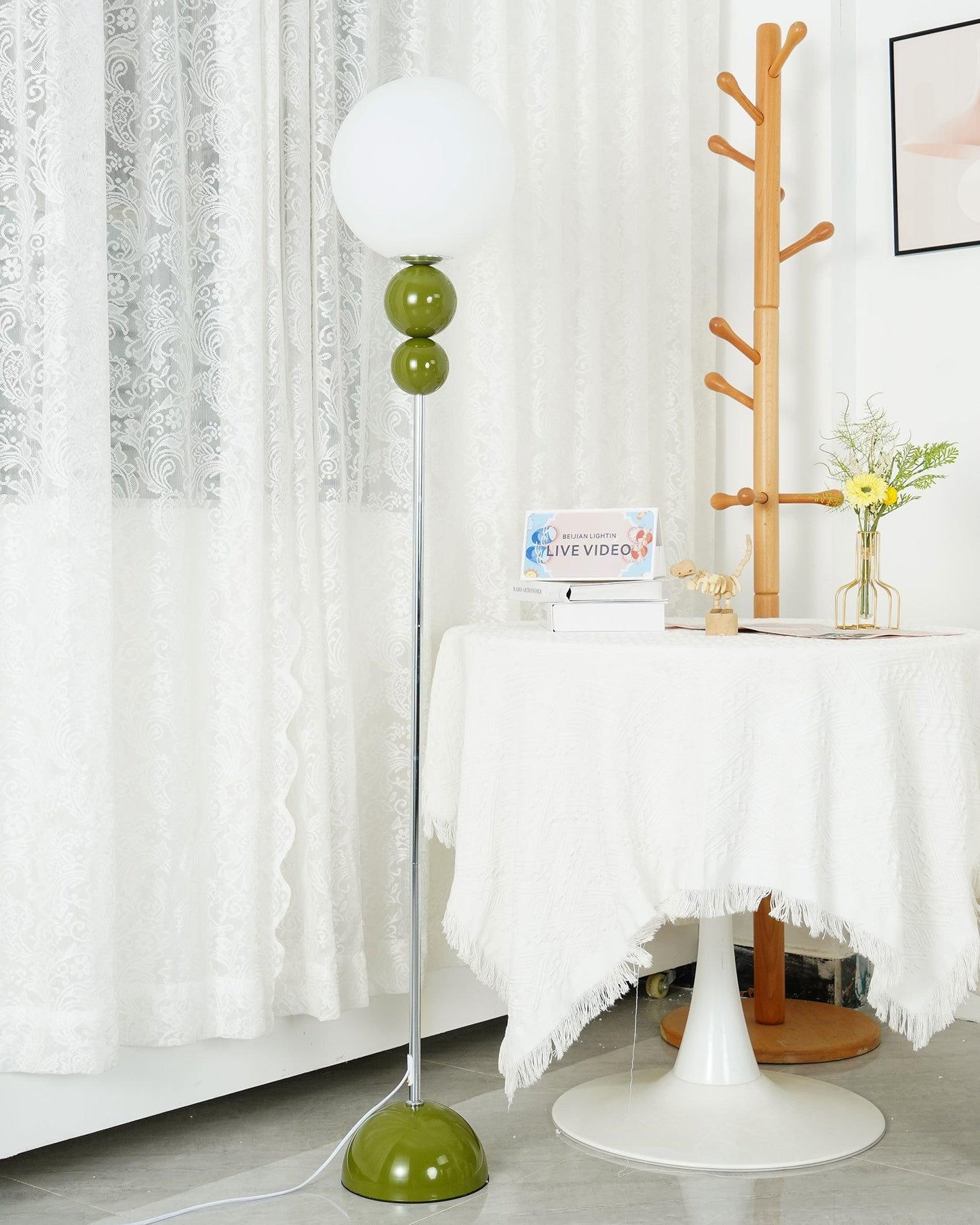 Clavora Linea | Lampada da terra LED con silhouette snella in stile nordico