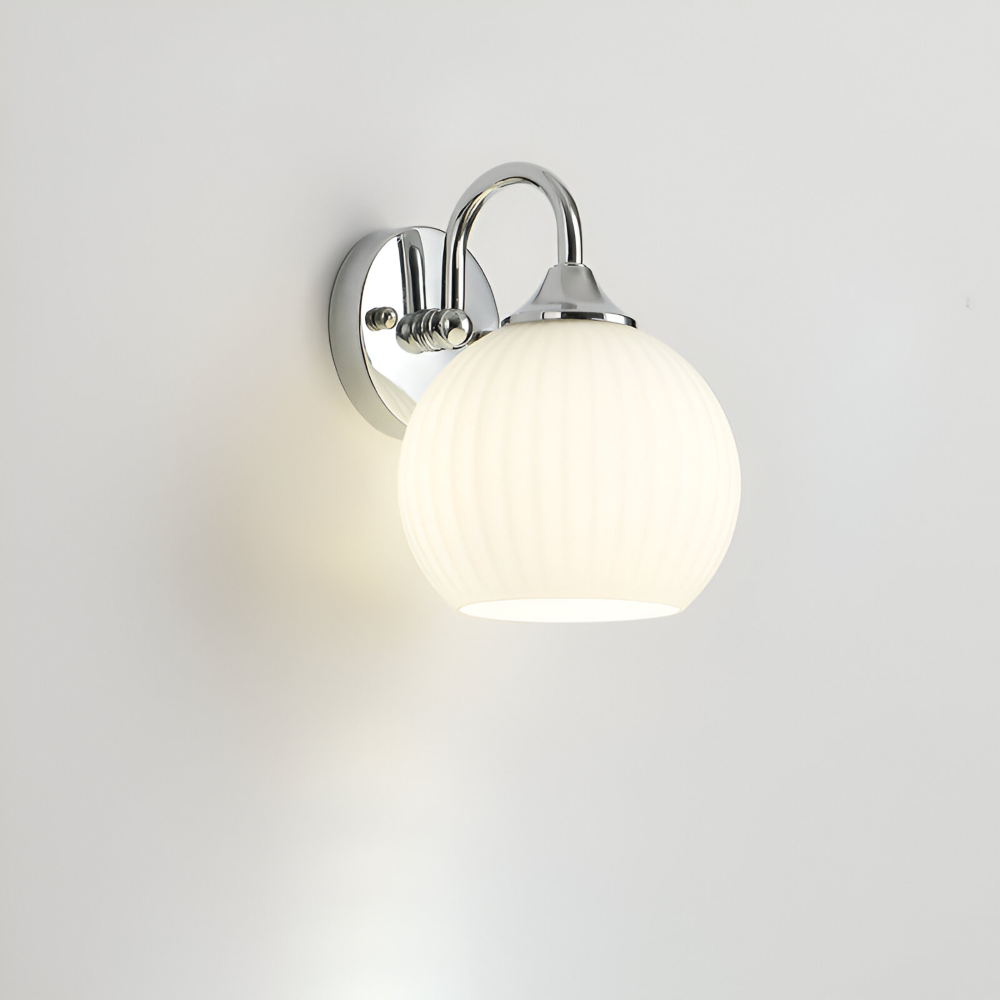 Lunaris – Lampada da parete contemporanea a forma di sfera in vetro con design a strisce e tecnologia LED