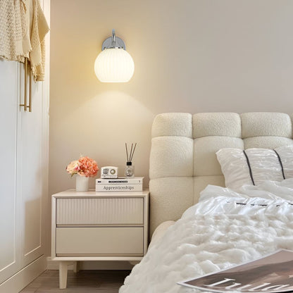 Lunaris – Lampada da parete contemporanea a forma di sfera in vetro con design a strisce e tecnologia LED