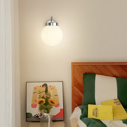 Lunaris – Lampada da parete contemporanea a forma di sfera in vetro con design a strisce e tecnologia LED