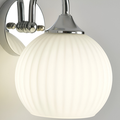 Lunaris – Lampada da parete contemporanea a forma di sfera in vetro con design a strisce e tecnologia LED