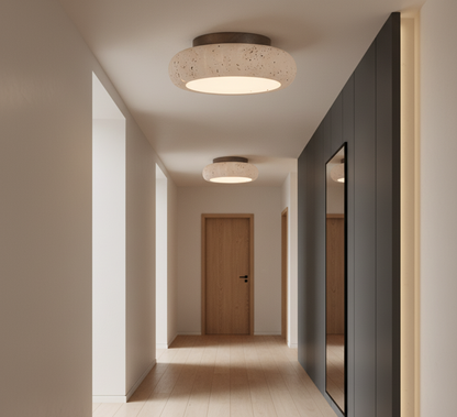 Rava Lys | Lampada da soffitto in travertino Wabi Sabi con dettaglio in legno