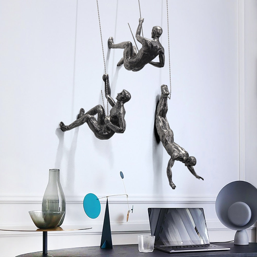 ArtiClimb Wandfigur | Kletternde Skulptur aus Kunstharz