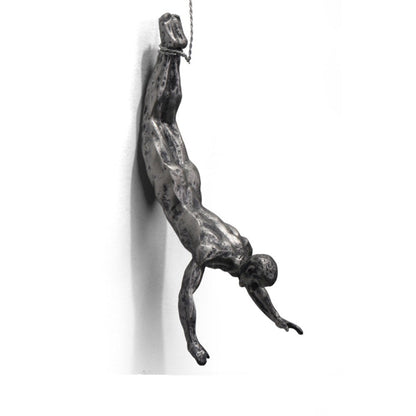 ArtiClimb Wandfigur | Kletternde Skulptur aus Kunstharz