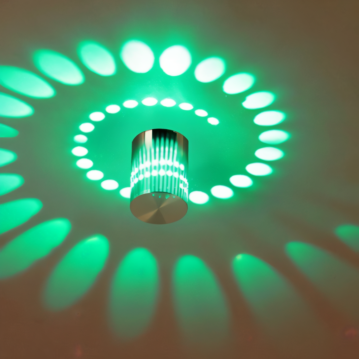 Lythera | Applique LED cilindrica con illuminazione a spirale colorata