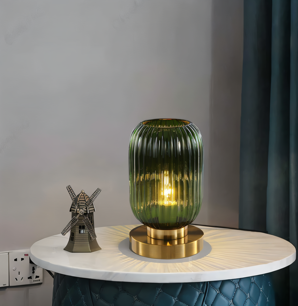 Oriantha | Lampada da tavolo scandinava con vetro rigato