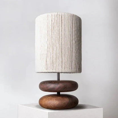 RusticTwine | Lampada da tavolo Japandi in intreccio di noce | Lampada in legno artigianale con paralume in corda e luce LED calda