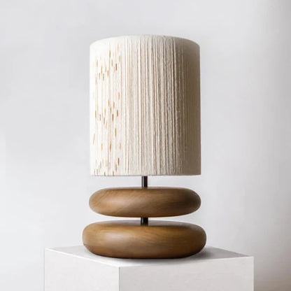 RusticTwine | Lampada da tavolo Japandi in intreccio di noce | Lampada in legno artigianale con paralume in corda e luce LED calda